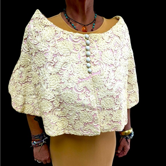 Antique Lace Caplet - Picture 6 of 7